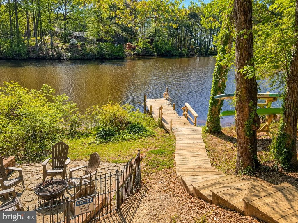 Image 5 of property listing at 13148 RIVER VIEW DR, Lusby, MD 20657