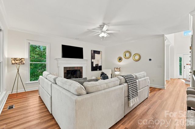 410 Whitefriars Lane, Matthews, NC 28105