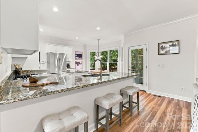 410 Whitefriars Lane, Matthews, NC 28105