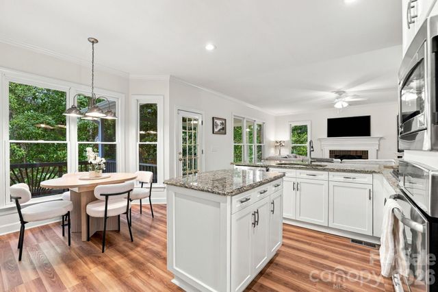 410 Whitefriars Lane, Matthews, NC 28105