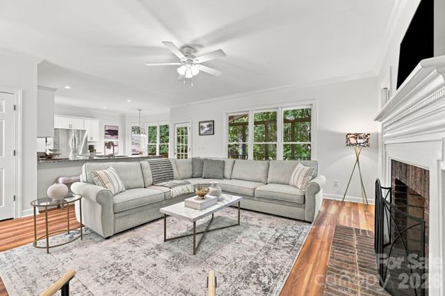 410 Whitefriars Lane, Matthews, NC 28105