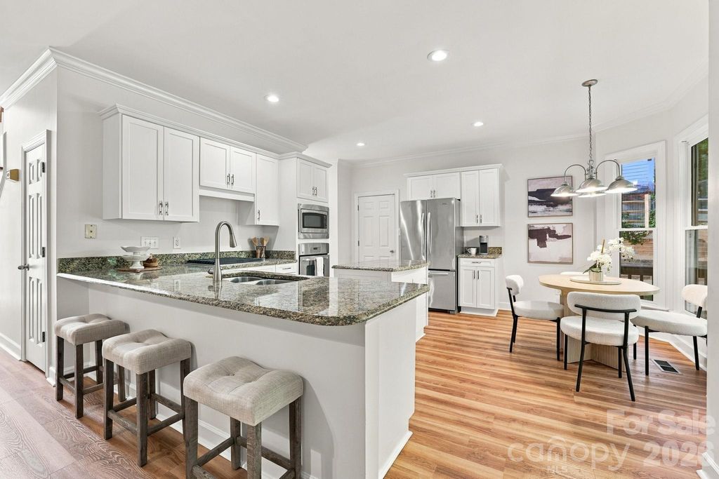 410 Whitefriars Lane, Matthews, NC 28105