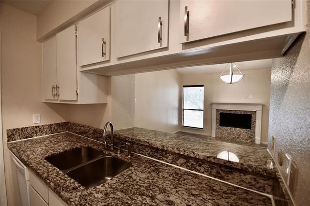 1818 Augusta Drive 4, Houston, TX 77057