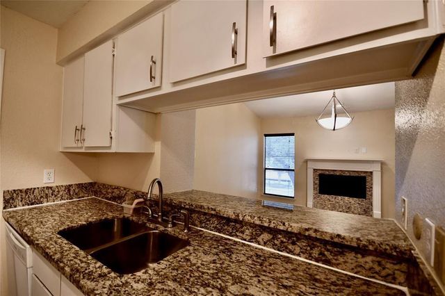 1818 Augusta Drive 4, Houston, TX 77057