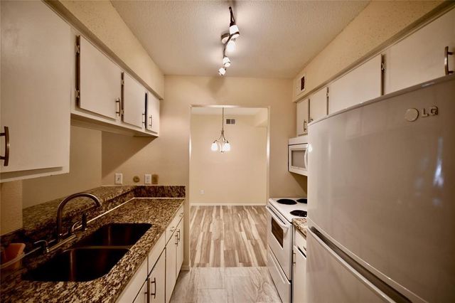 1818 Augusta Drive 4, Houston, TX 77057