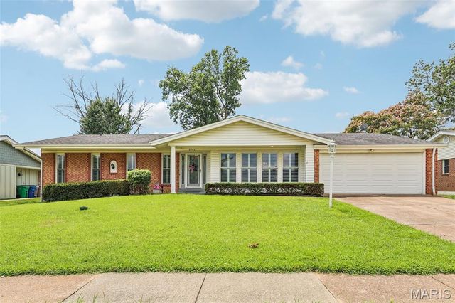 2850 Firelight Drive, St Louis, MO 63129