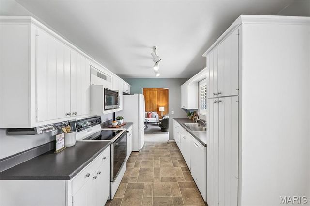 2850 Firelight Drive, St Louis, MO 63129