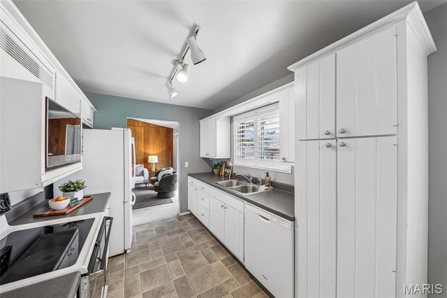 2850 Firelight Drive, St Louis, MO 63129
