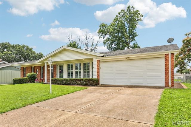 2850 Firelight Drive, St Louis, MO 63129