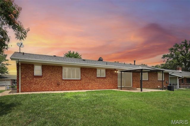 2850 Firelight Drive, St Louis, MO 63129