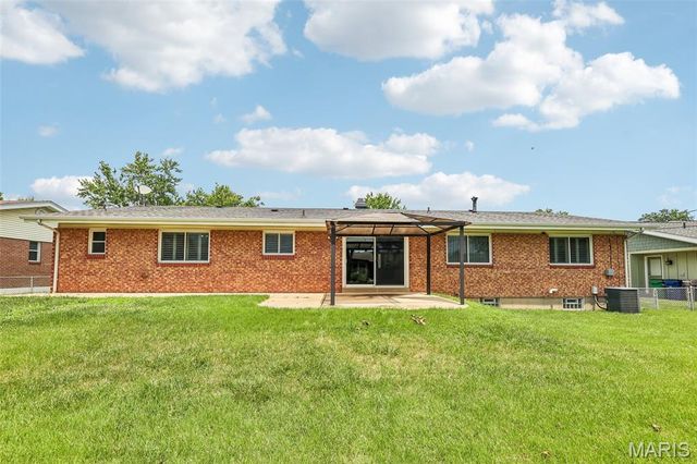 2850 Firelight Drive, St Louis, MO 63129