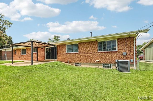 2850 Firelight Drive, St Louis, MO 63129