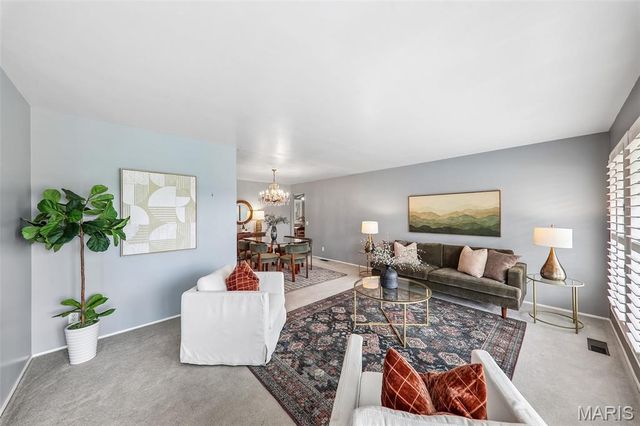 2850 Firelight Drive, St Louis, MO 63129