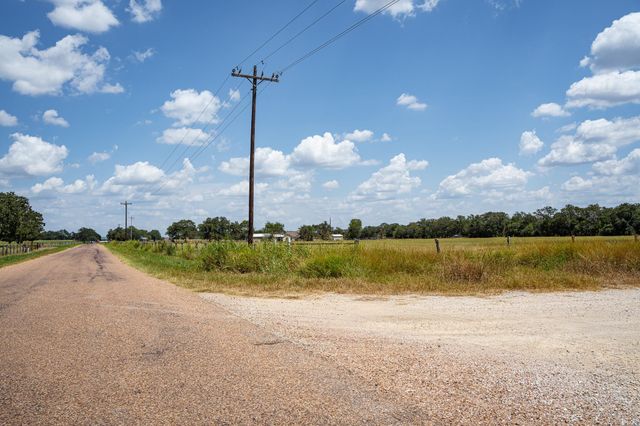 2210 Hermis Road, Schulenburg, TX 78956