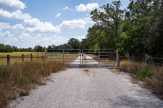 2210 Hermis Road, Schulenburg, TX 78956