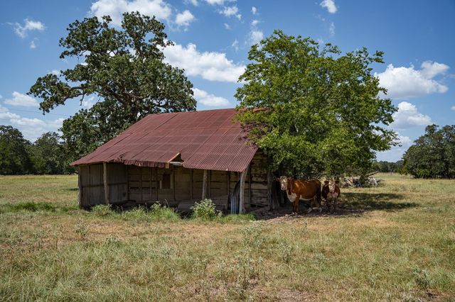 2210 Hermis Road, Schulenburg, TX 78956