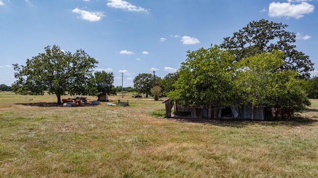 2210 Hermis Road, Schulenburg, TX 78956