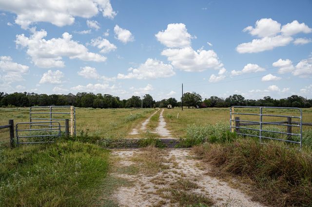 2210 Hermis Road, Schulenburg, TX 78956