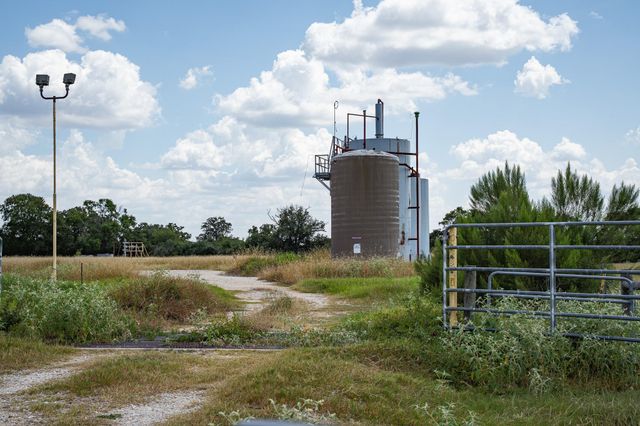 2210 Hermis Road, Schulenburg, TX 78956