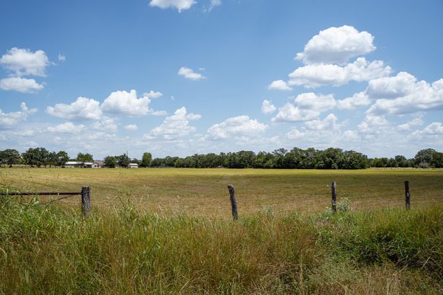 2210 Hermis Road, Schulenburg, TX 78956