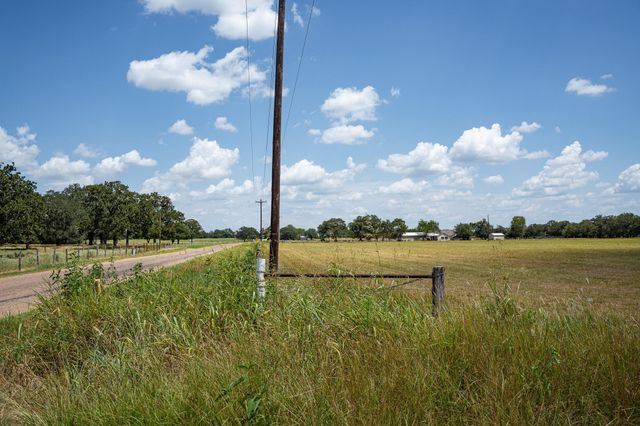 2210 Hermis Road, Schulenburg, TX 78956