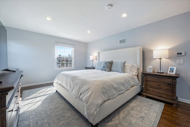 1246 Laurel Avenue, Deerfield, IL 60015