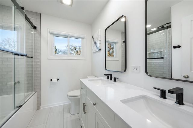 1246 Laurel Avenue, Deerfield, IL 60015