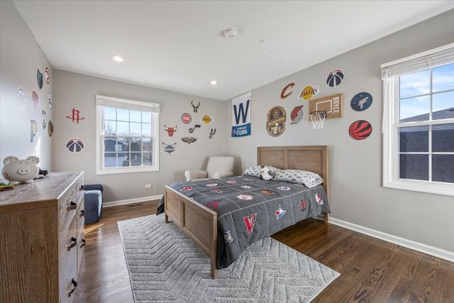 1246 Laurel Avenue, Deerfield, IL 60015