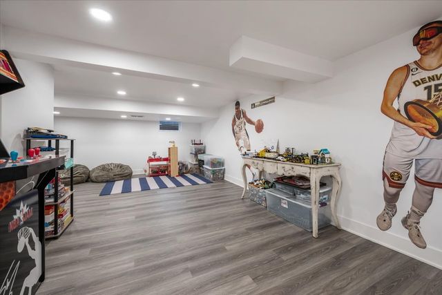 1246 Laurel Avenue, Deerfield, IL 60015