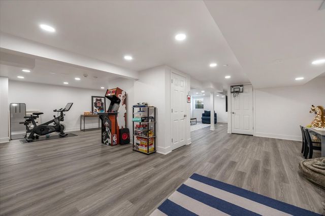 1246 Laurel Avenue, Deerfield, IL 60015