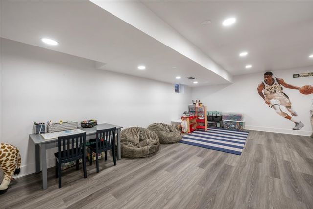 1246 Laurel Avenue, Deerfield, IL 60015