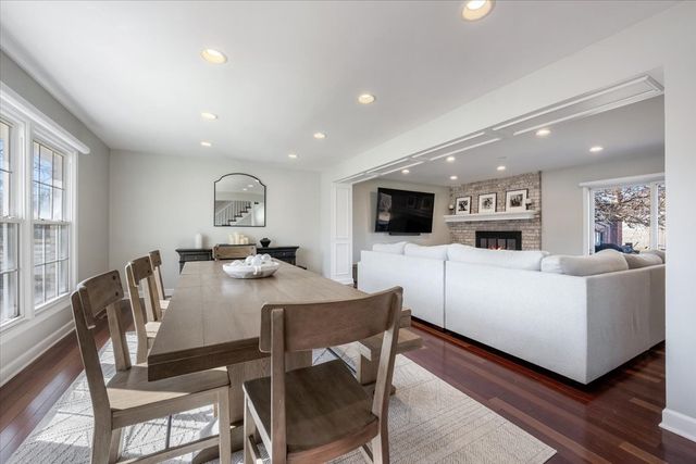 1246 Laurel Avenue, Deerfield, IL 60015