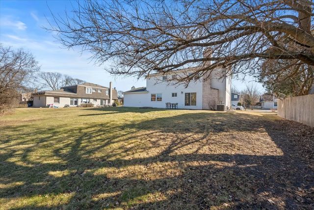 1246 Laurel Avenue, Deerfield, IL 60015