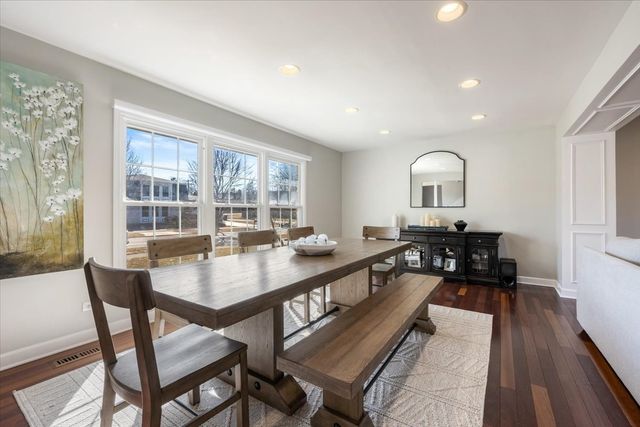 1246 Laurel Avenue, Deerfield, IL 60015