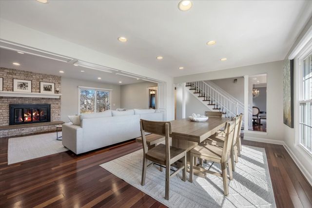 1246 Laurel Avenue, Deerfield, IL 60015