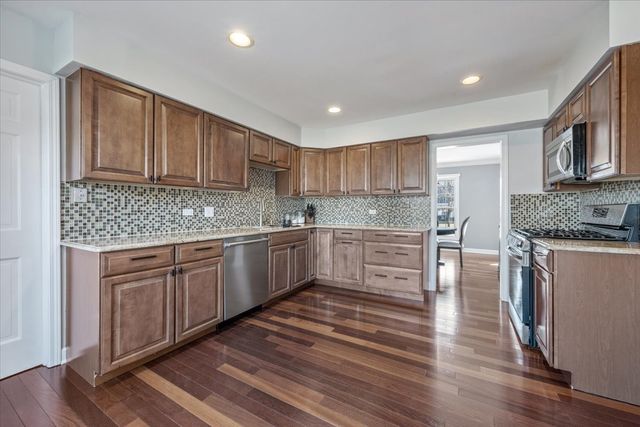 1246 Laurel Avenue, Deerfield, IL 60015