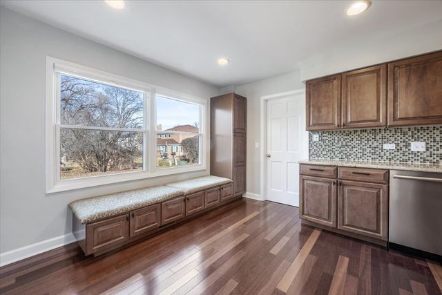 1246 Laurel Avenue, Deerfield, IL 60015