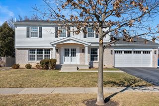1246 Laurel Avenue, Deerfield, IL 60015