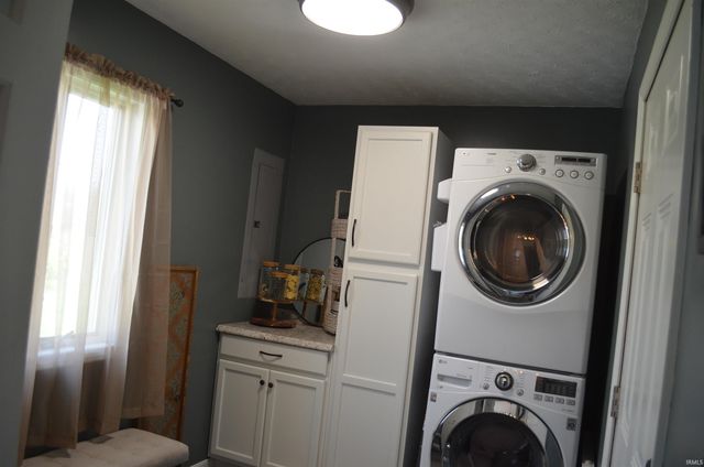 4660 E Cardinal Drive, Syracuse, IN 46567