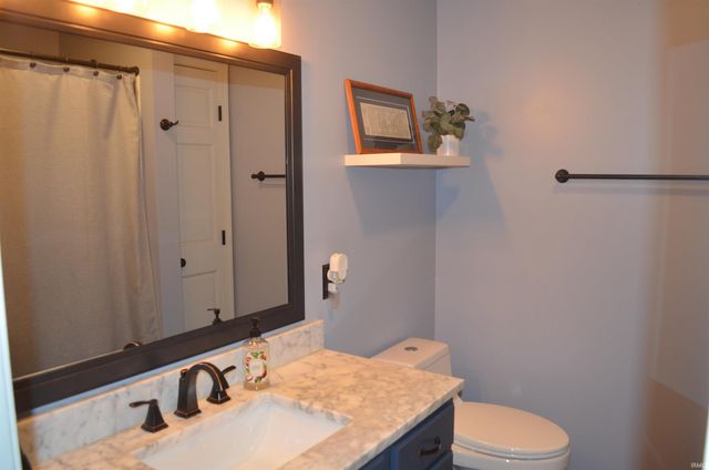 4660 E Cardinal Drive, Syracuse, IN 46567