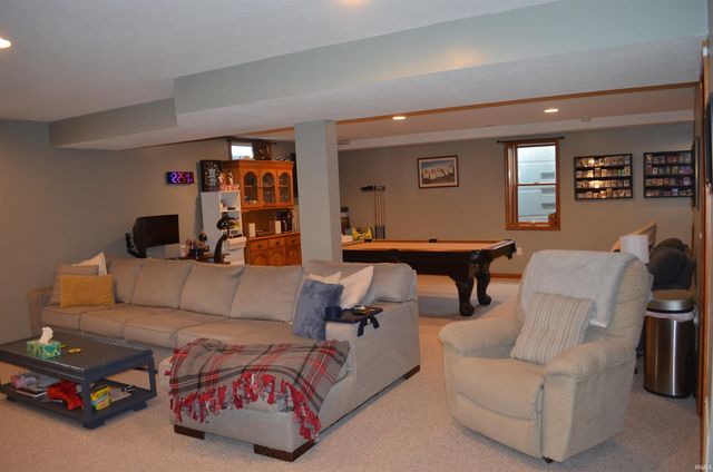 4660 E Cardinal Drive, Syracuse, IN 46567