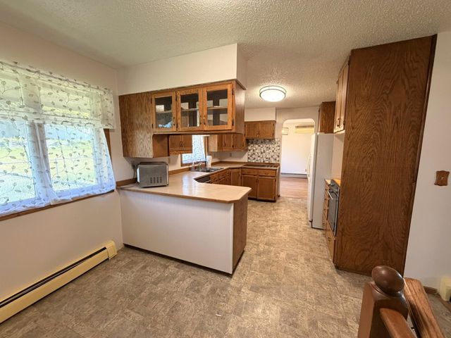 601 13th Ave NE, Minot, ND 58701