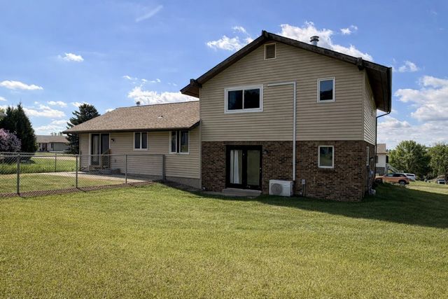 601 13th Ave NE, Minot, ND 58701