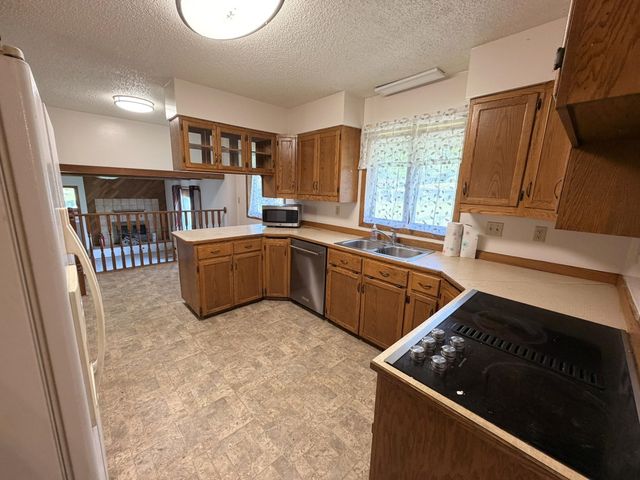 601 13th Ave NE, Minot, ND 58701