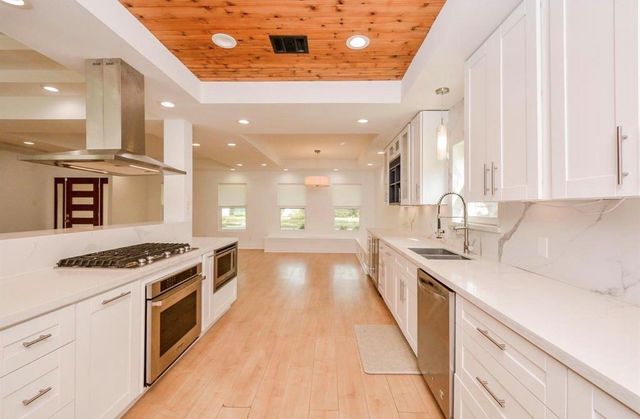 10603 Riverview Drive, Houston, TX 77042