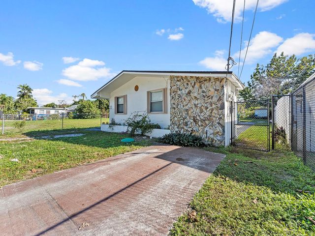 836 NW 98th St 838, Miami, FL 33150