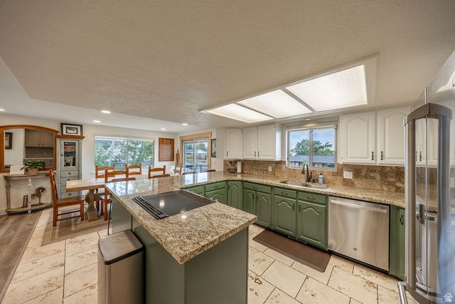 1987 S CLAREMONT DR, Bountiful, UT 84010