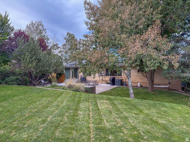 1987 S CLAREMONT DR, Bountiful, UT 84010