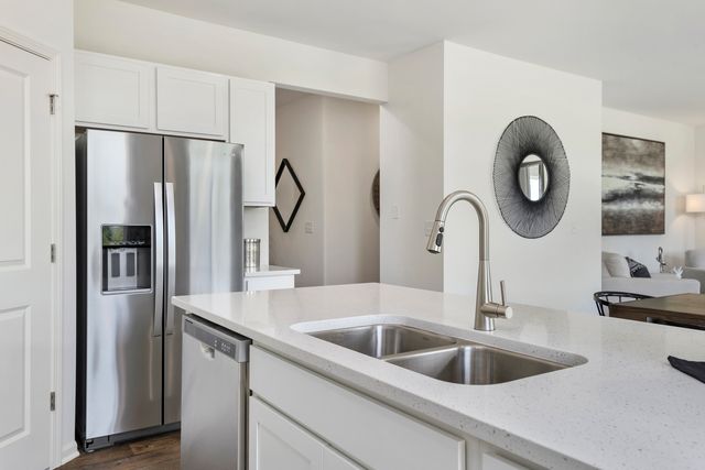 999 SAPPHIRE Lane, Montgomery, IL 60538