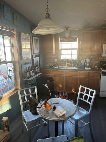 301 S Walnut Avenue, Garrison, IA 52229